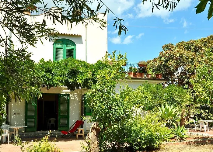 Seafront Apartments Garden House