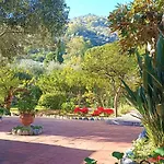 Seafront Apartments Garden House